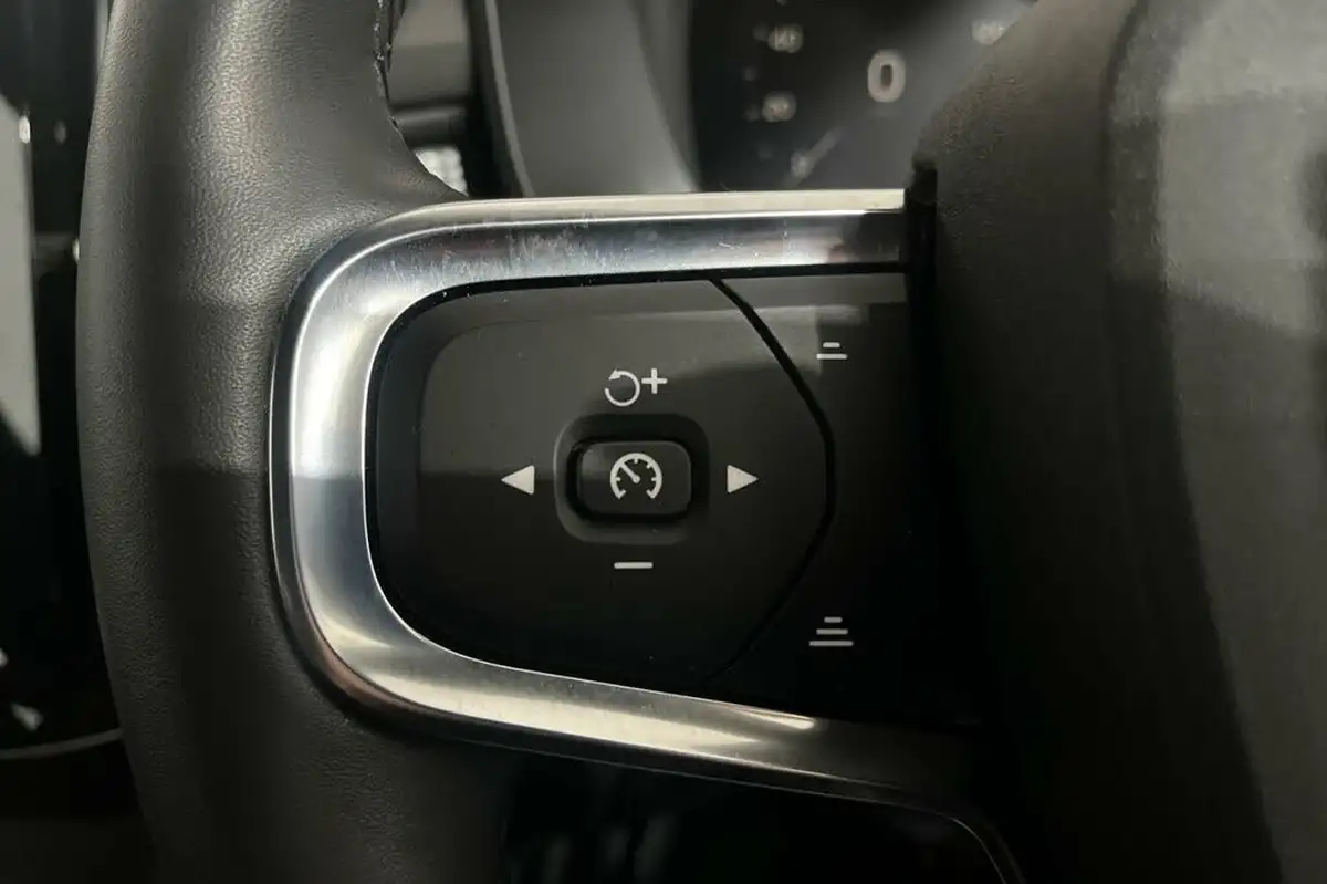2022-volvo-xc40-15-t3-r-design-auto-big-21