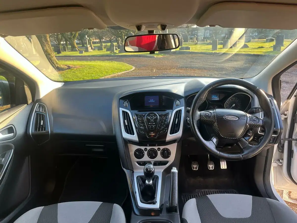 2012-ford-focus-16tdci-zetec-s-115ps-estate-big-8