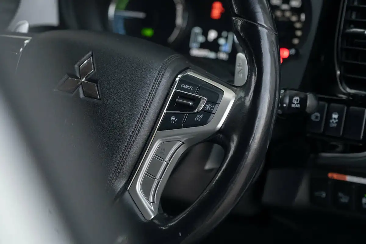2016-mitsubishi-outlander-20-gx5hs-phev-big-31
