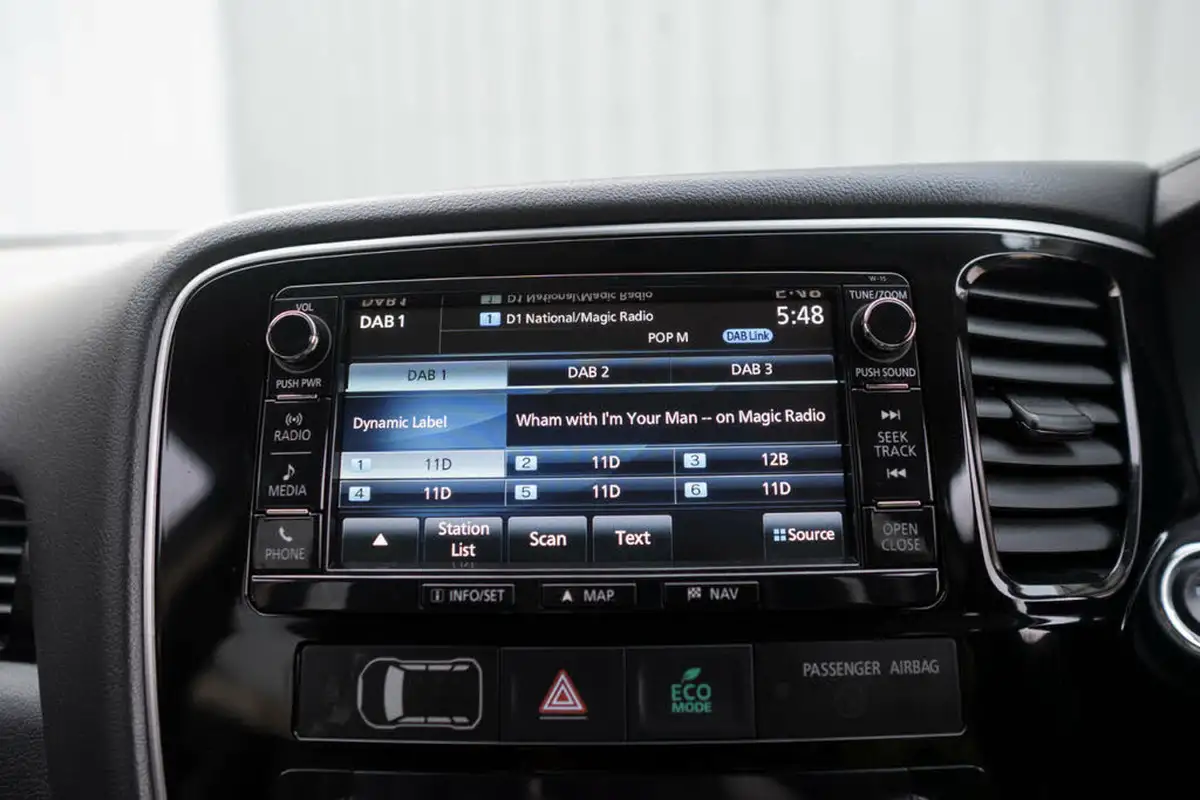 2016-mitsubishi-outlander-20-gx5hs-phev-big-35