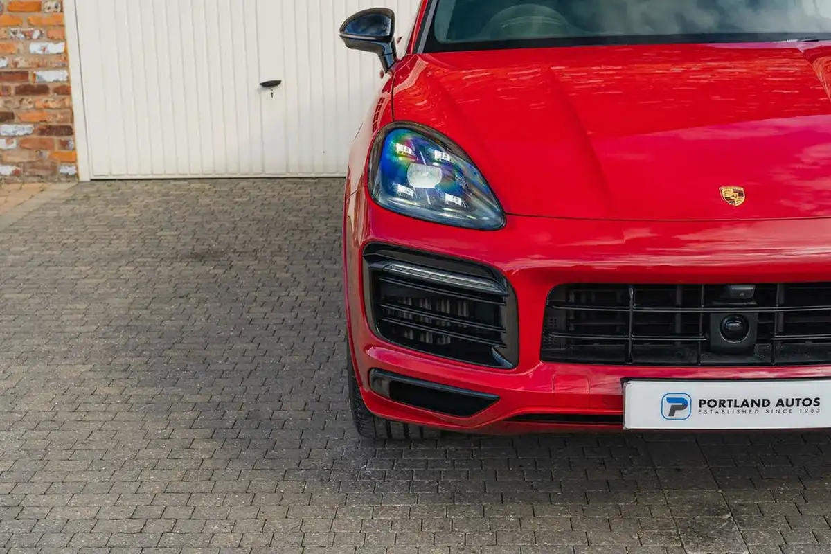 2022-porsche-cayenne-40-v8-gts-coupe-big-6
