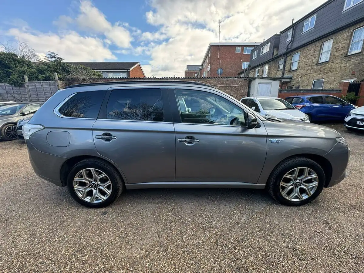 2014-mitsubishi-outlander-20-gx4h-big-15