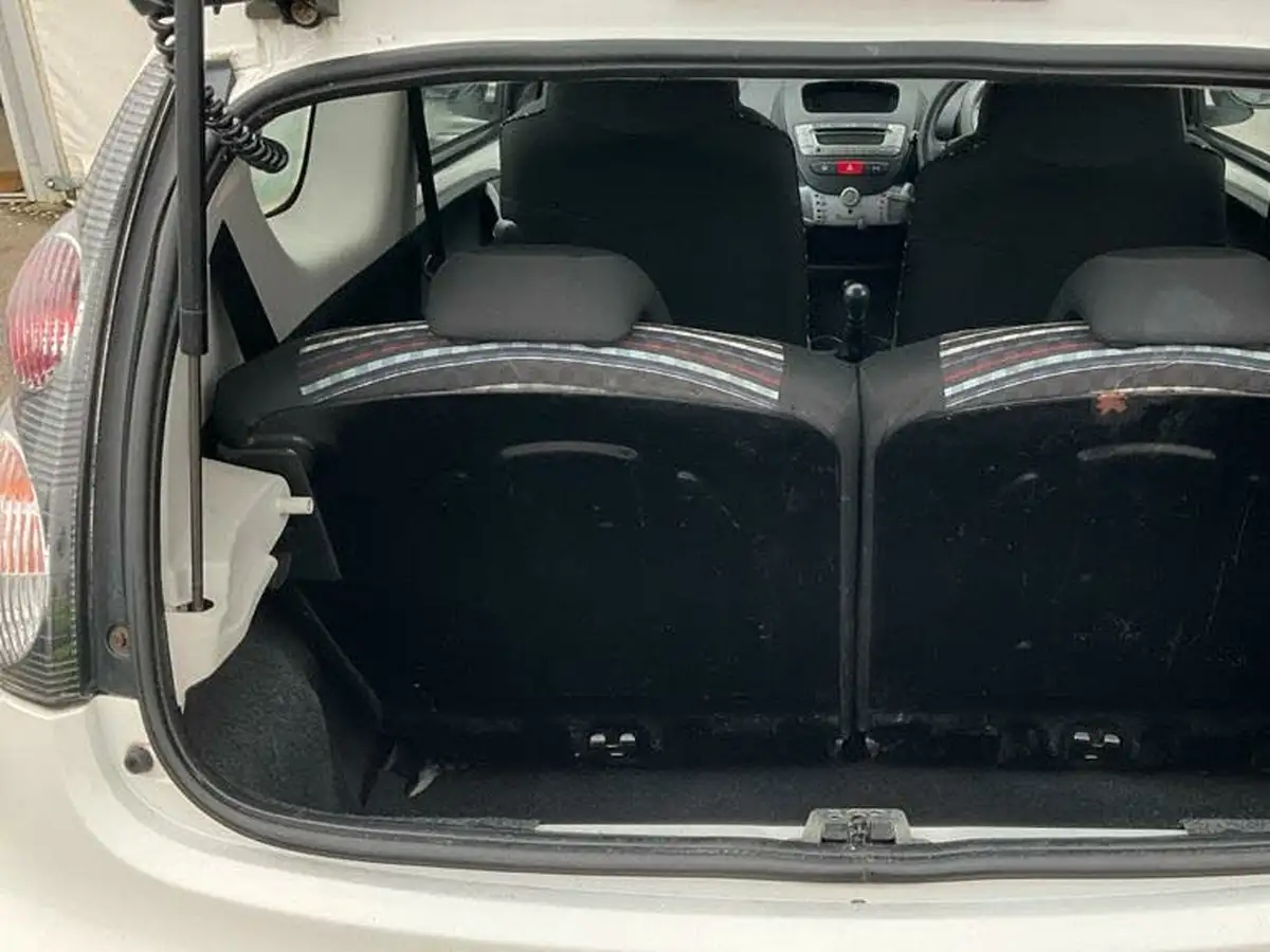 2012-citroen-c1-10-vtr-3d-big-17