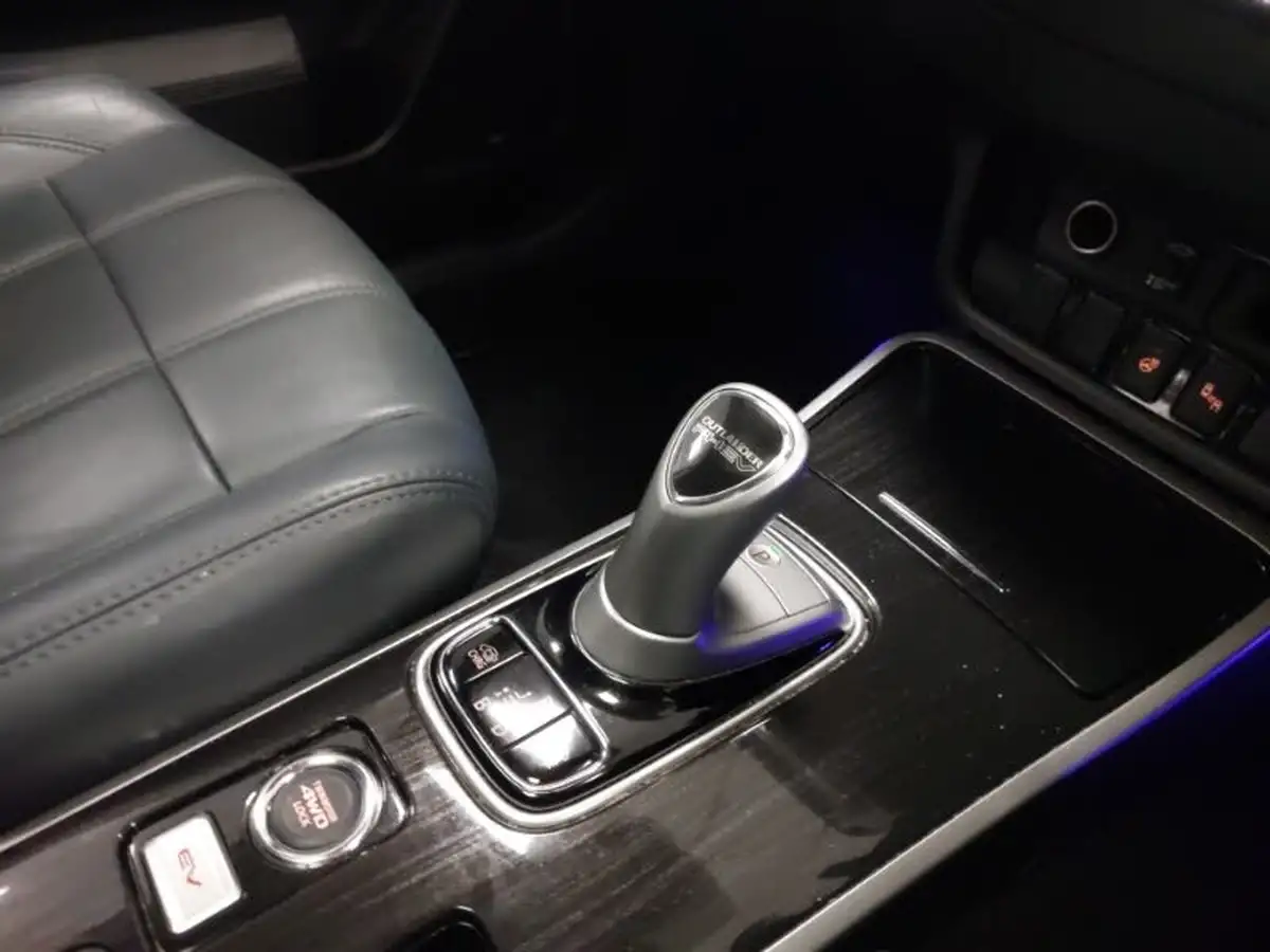 2018-mitsubishi-outlander-20-5hs-phev-big-17