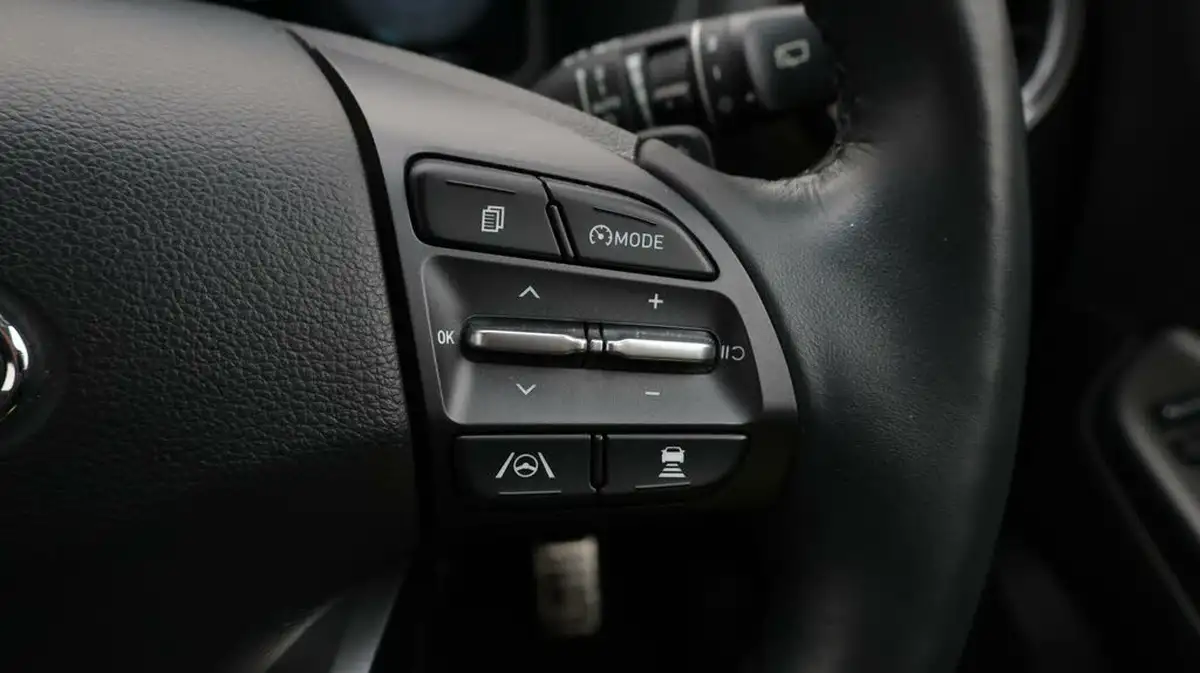 2022-hyundai-kona-e-premium-204ps-64kwh-7kw-obc-big-24