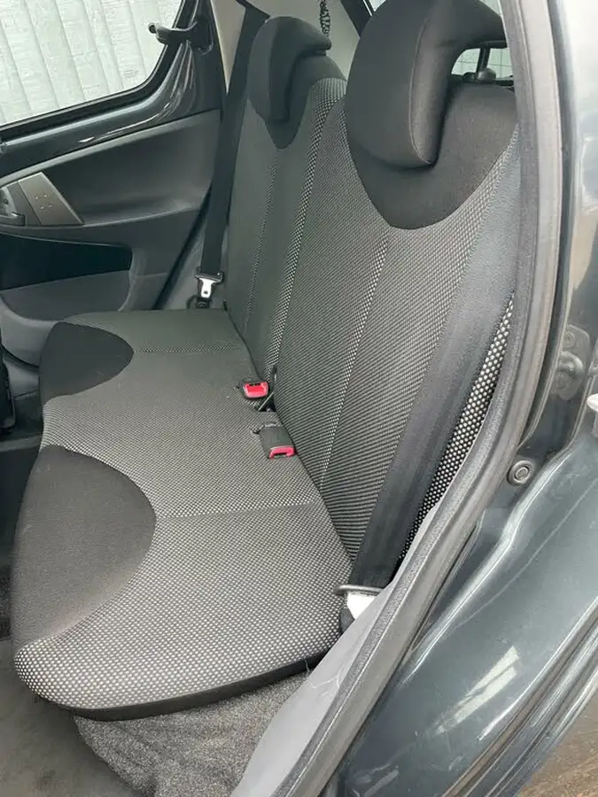 2011-toyota-aygo-10-aygo-go-vvt-i-5d-big-23