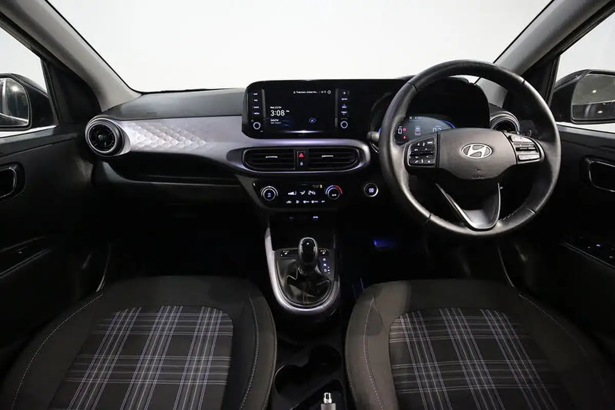 2024-hyundai-i10-12-premium-84ps-auto-big-30