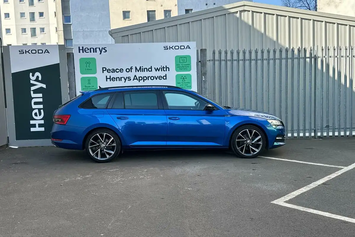 2023-skoda-superb-20tdi-sportline-plus-200ps-estate-big-3