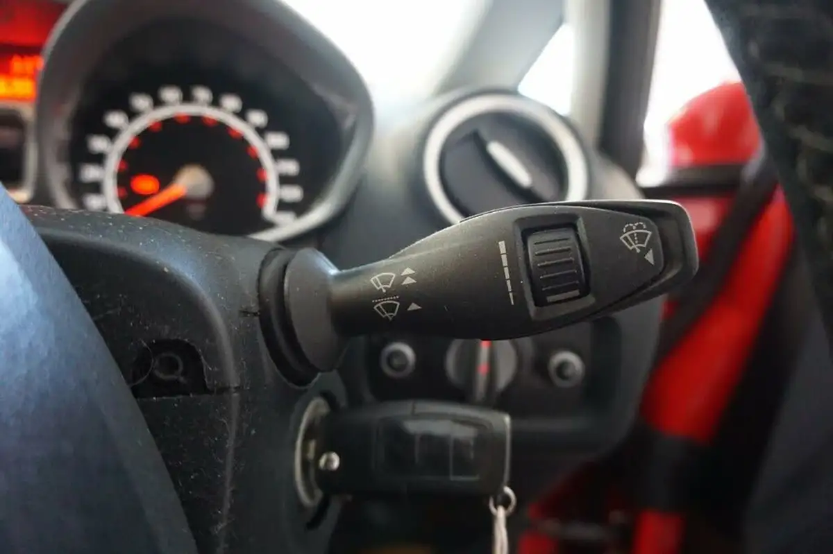 2011-ford-fiesta-125-zetec-5d-big-21