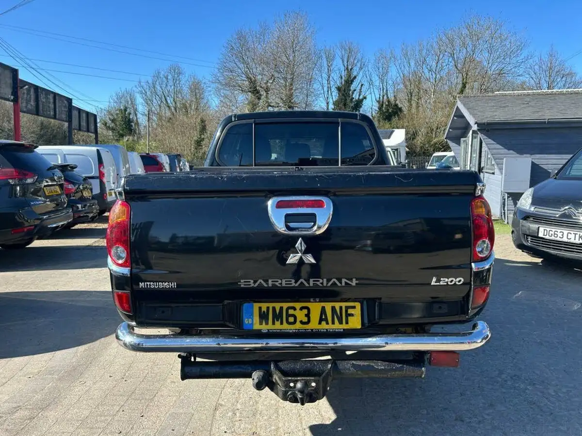 2013-mitsubishi-l200-big-29