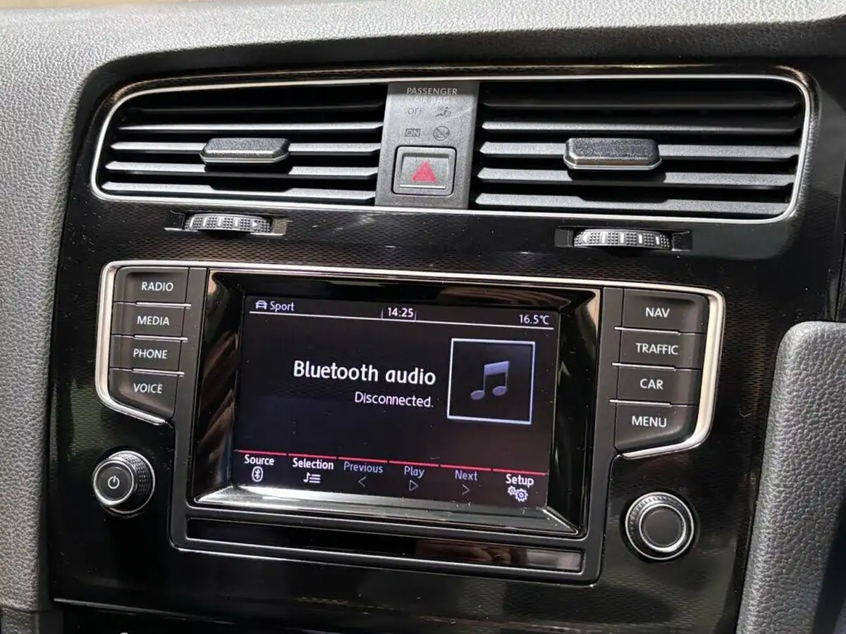 2014-volkswagen-golf-20tdi-gtd-5d-big-29