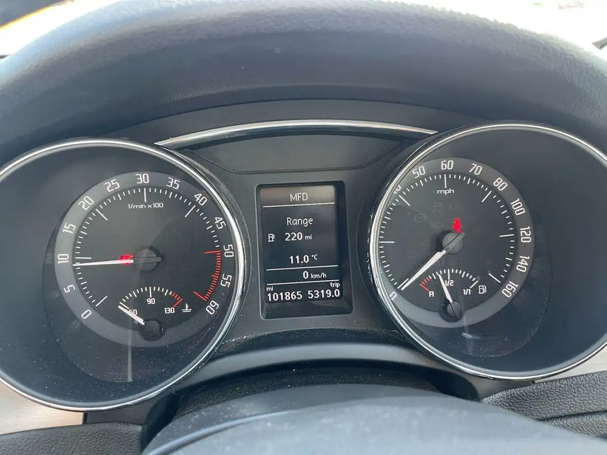 2015-skoda-superb-20tdi-elegance-170ps-estate-big-41