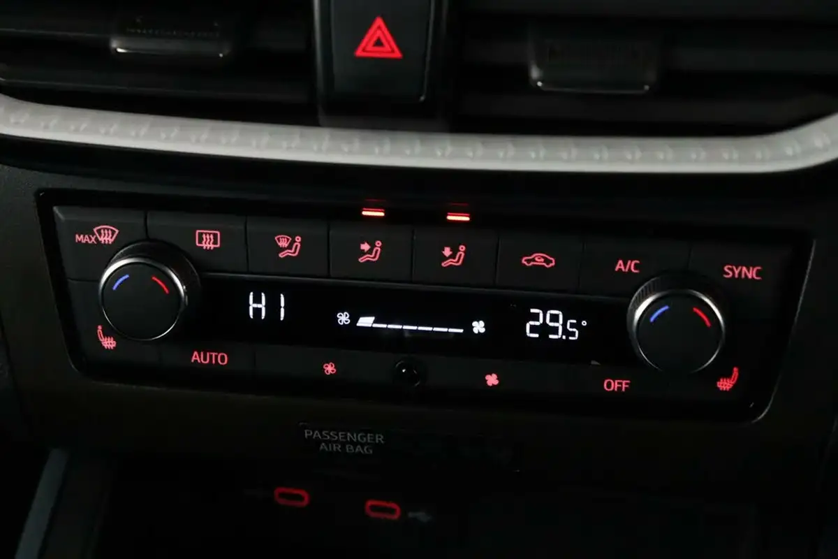 2022-seat-arona-10-tsi-xperience-lux-dsg-big-22