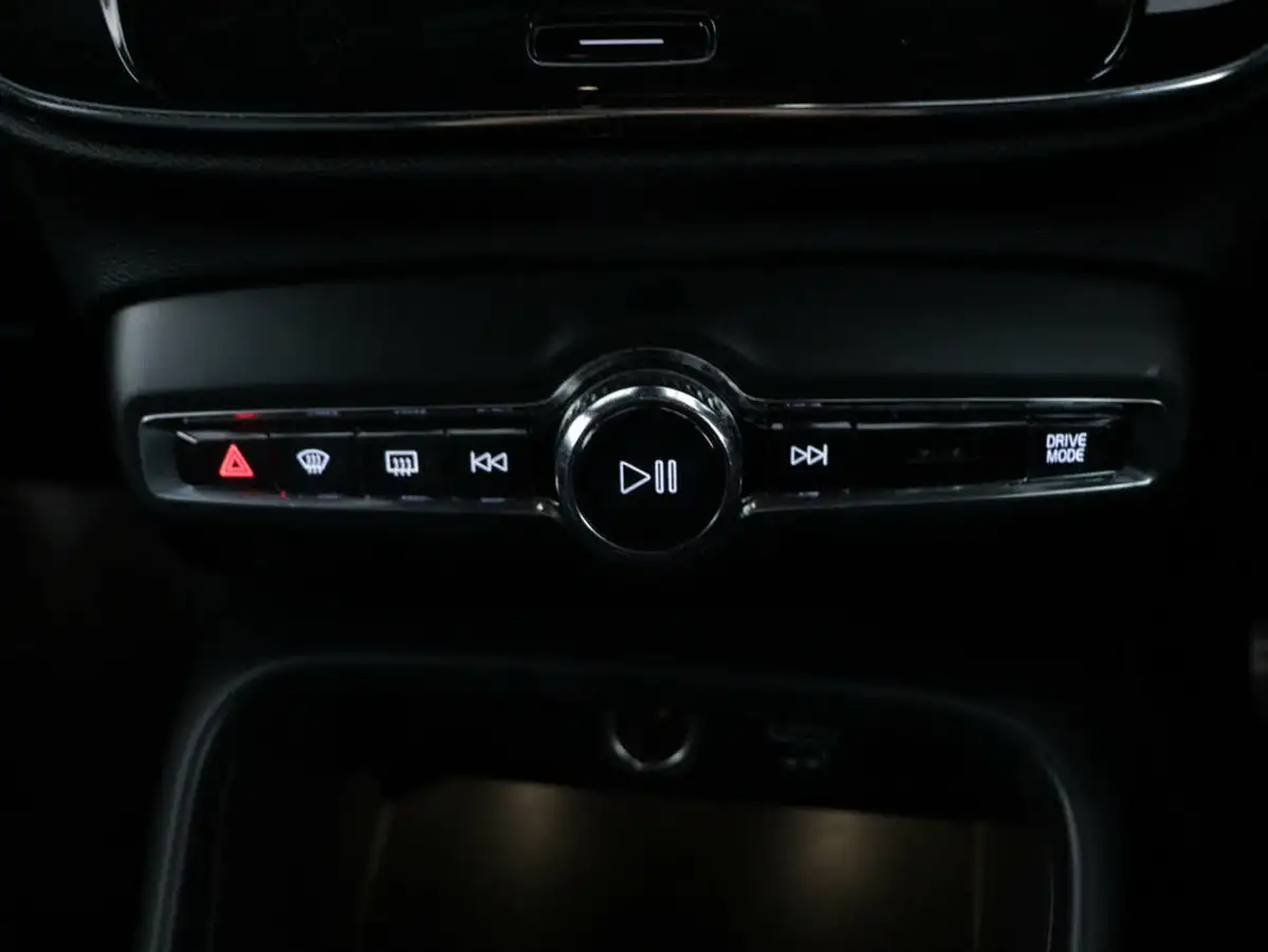 2021-volvo-xc40-15-t4-r-design-211bhp-big-21