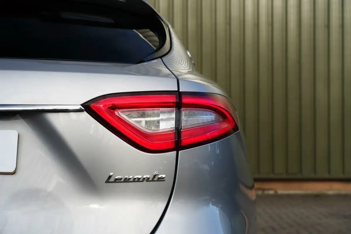 2017-maserati-levante-30td-awd-big-78