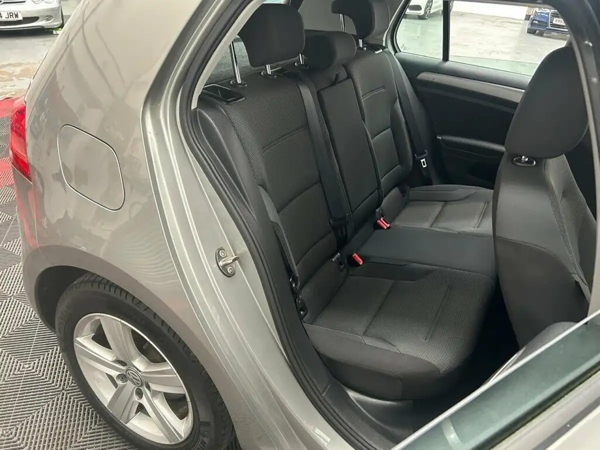 2015-volkswagen-golf-16tdi-match-105ps-bmt-ss-5d-big-11