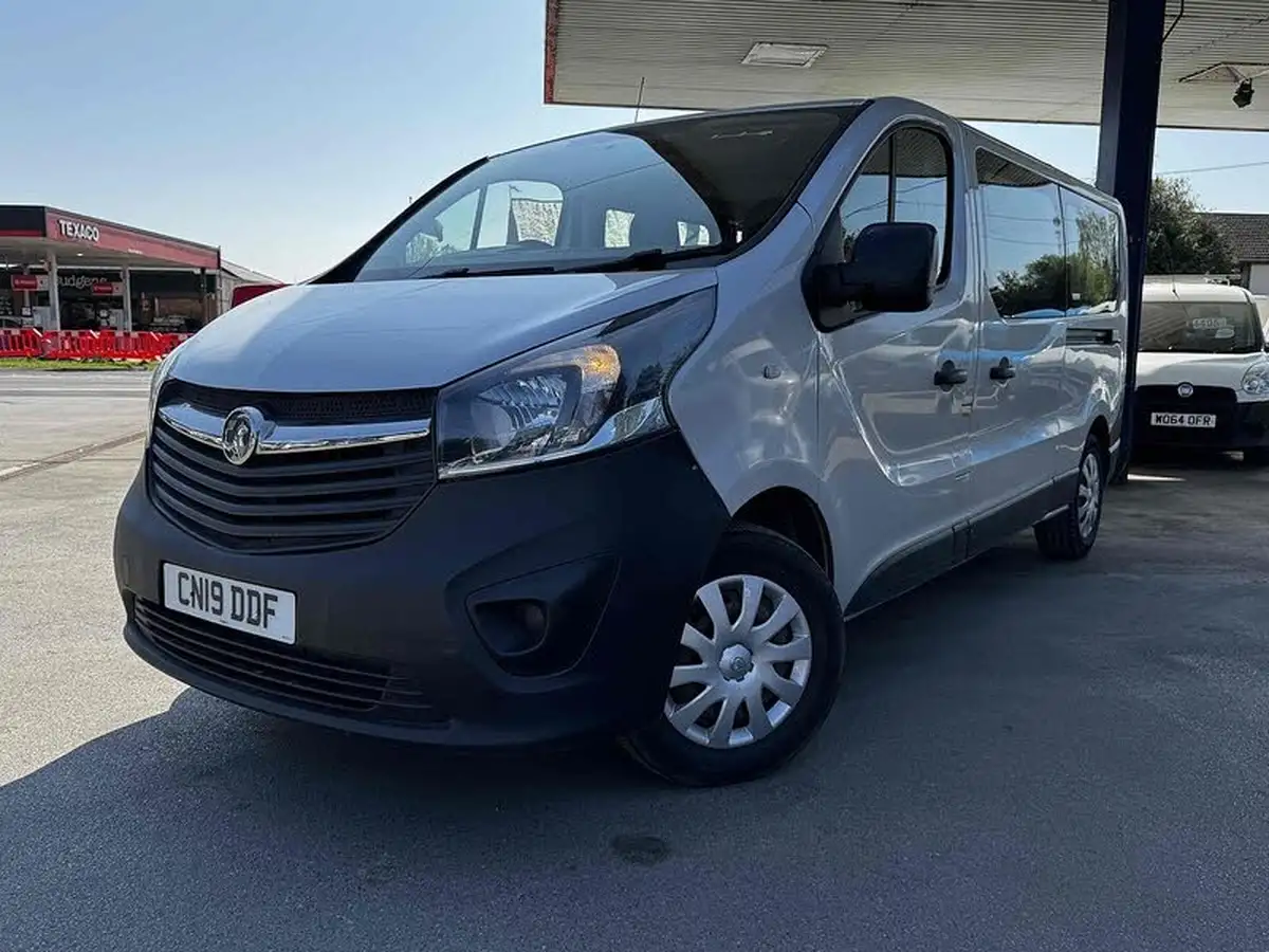 2019-vauxhall-vivaro-16cdti-2900-l2h1-120pseu6c-ss-9-seats-combi-big-2