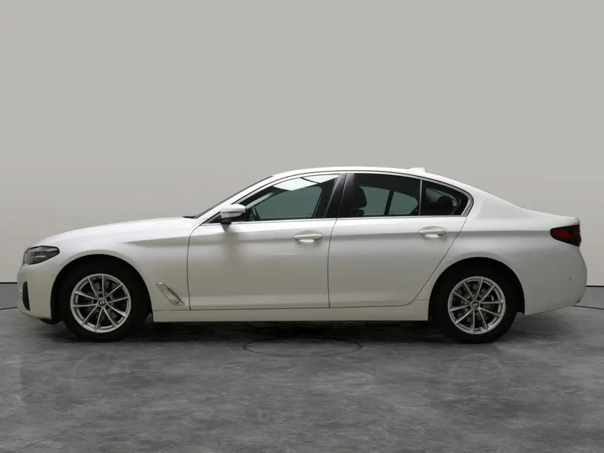 2021-bmw-5-series-20-520i-se-saloon-4d-big-15