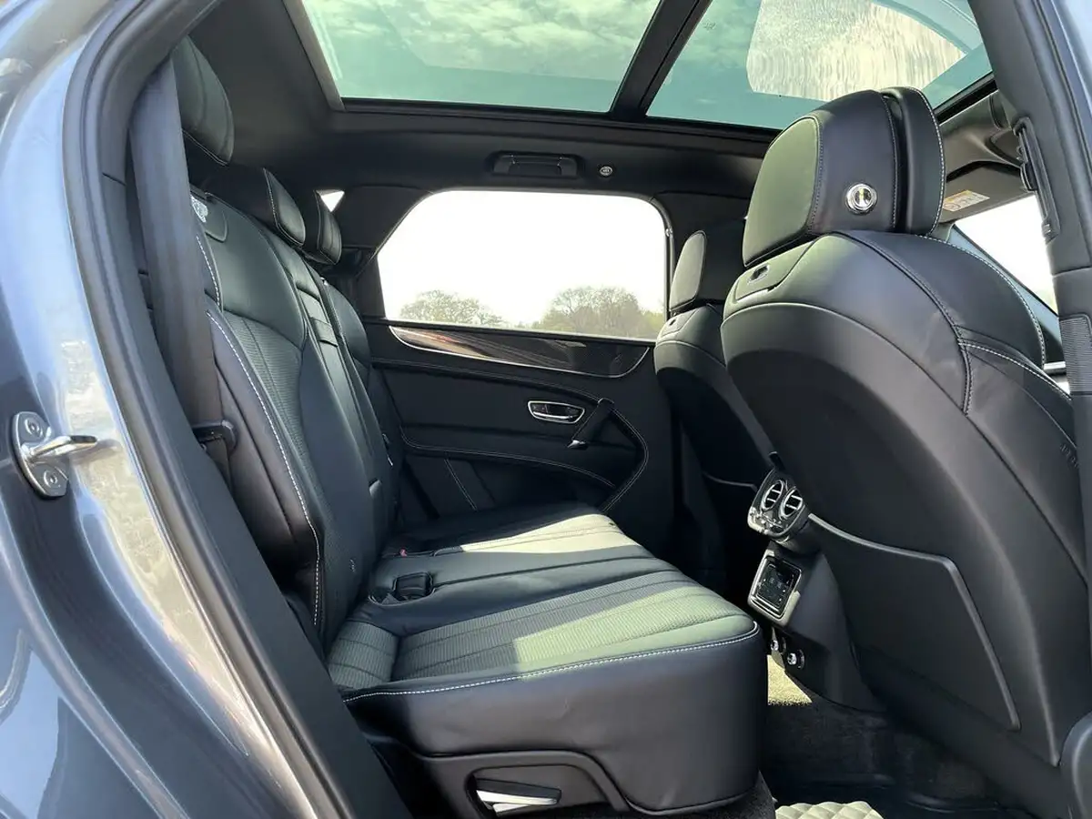 2019-bentley-bentayga-40-v8-big-24