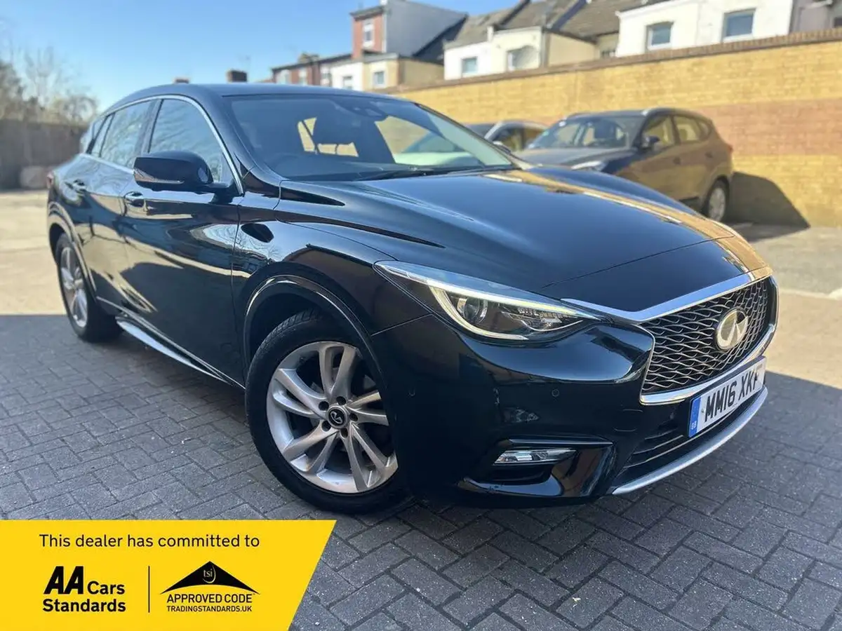 2016-infiniti-q30-22d-premium-awd-big-0