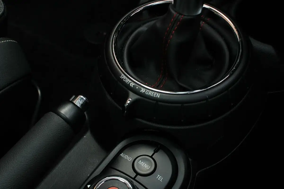 2015-mini-cooper-20-cooper-s-5d-sport-auto-big-30