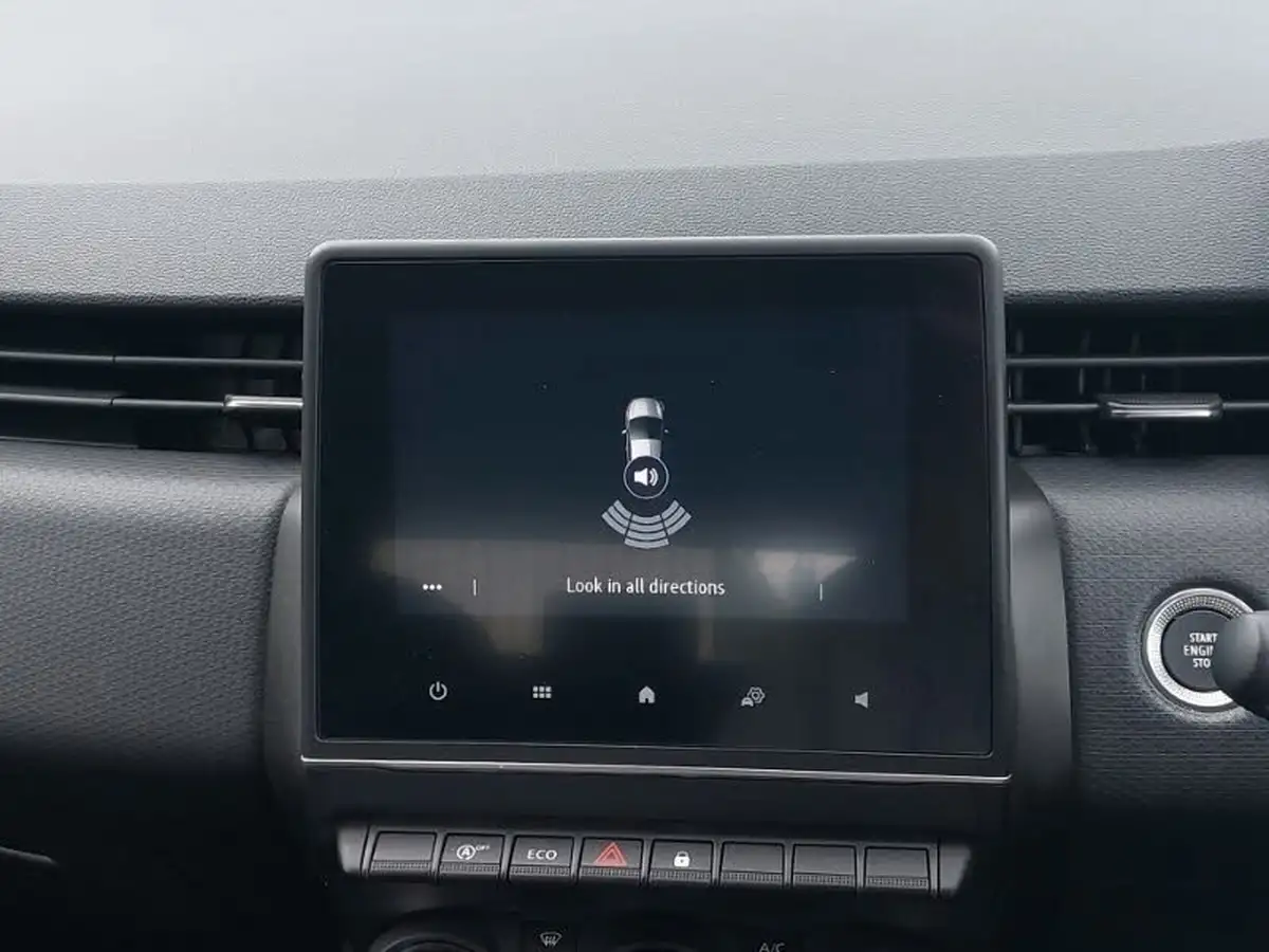 2022-renault-clio-10-tce-iconic-edition-big-16