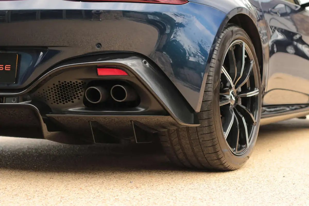 2019-aston-martin-vantage-40-v8-vantage-big-33
