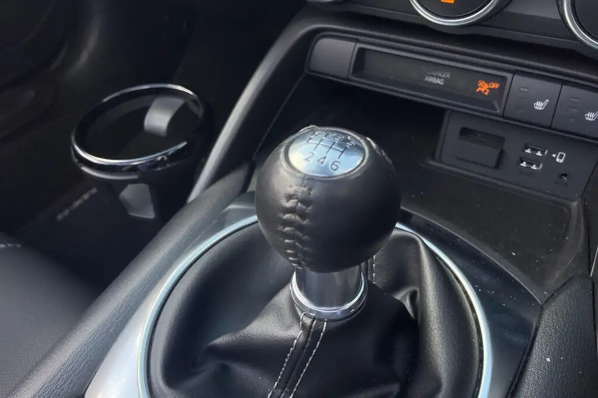 2021-mazda-mx-5-15-sport-convertible-big-32
