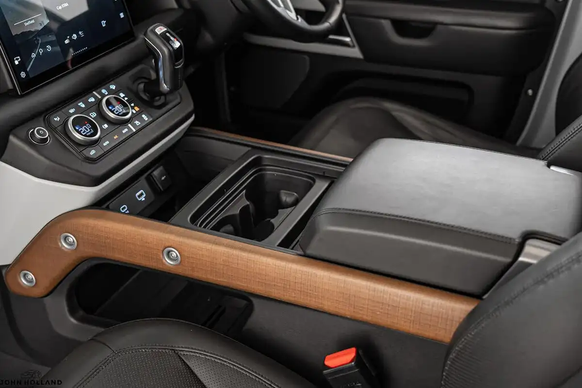 2021-land-rover-90-defender-30-d250-hse-big-26