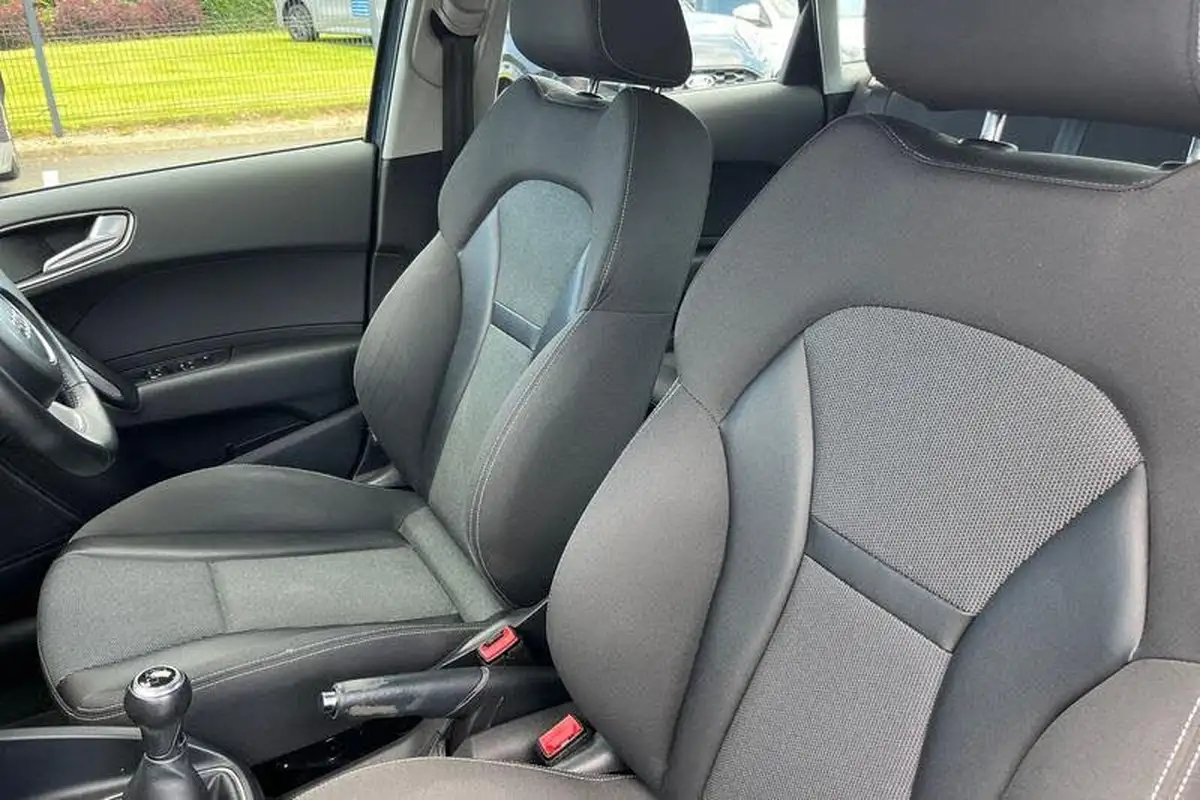 2016-audi-a1-14-tfsi-sportback-5d-big-18