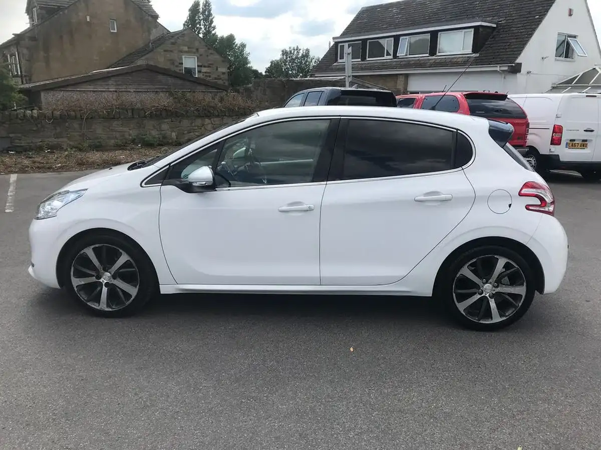 2012-peugeot-208-14td-allure-14e-hdi-ss-5d-egc-big-19