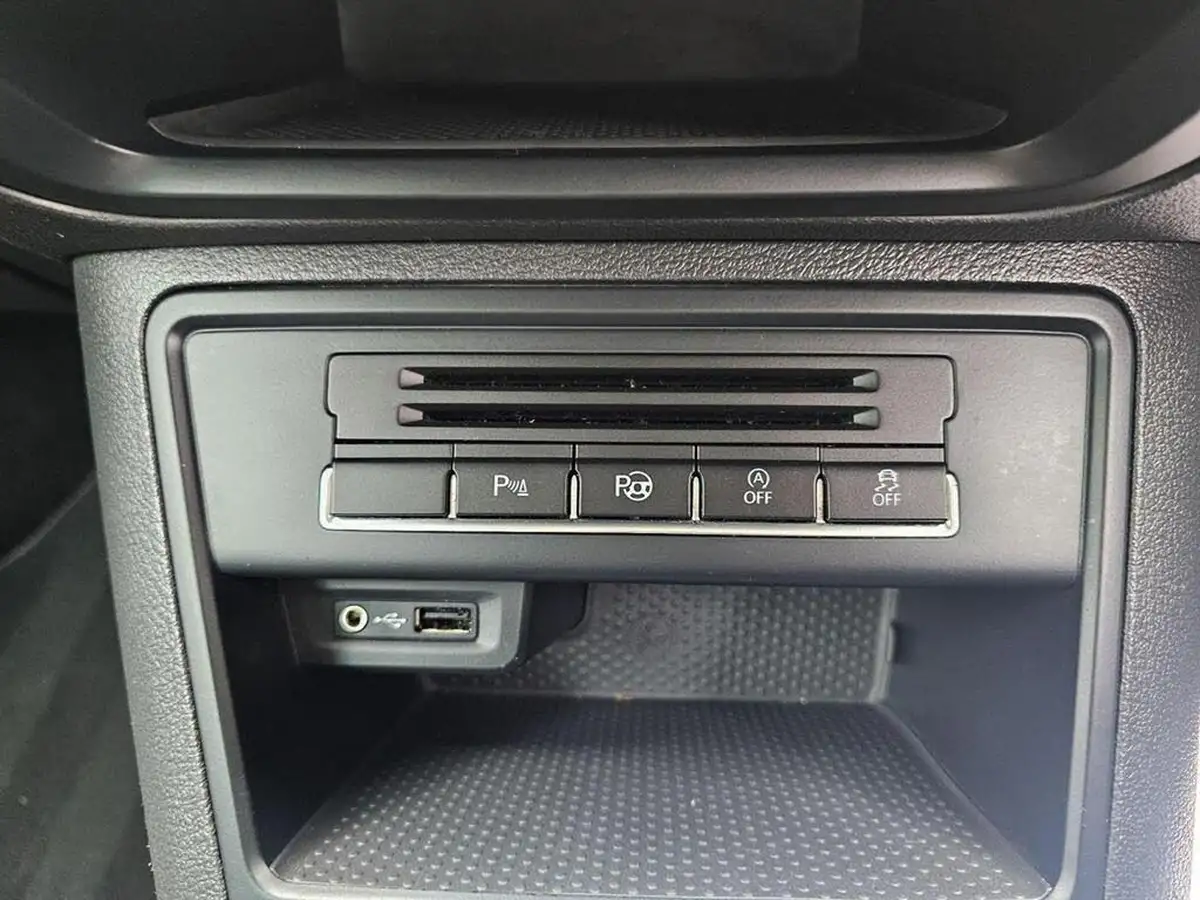 2015-volkswagen-tiguan-20tdi-match-150ps-4wd-bmt-dsg-big-21