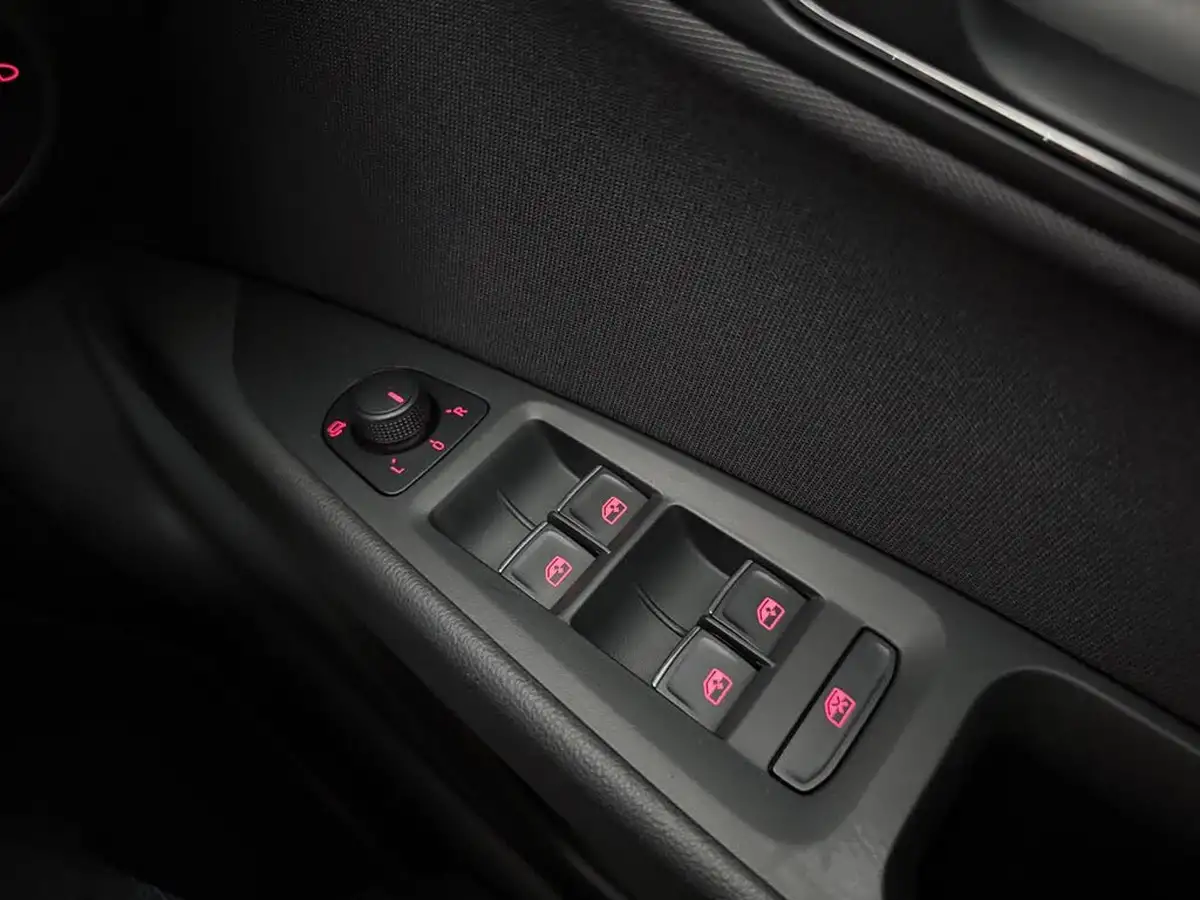 2019-seat-leon-20-tsi-fr-hatchback-big-20