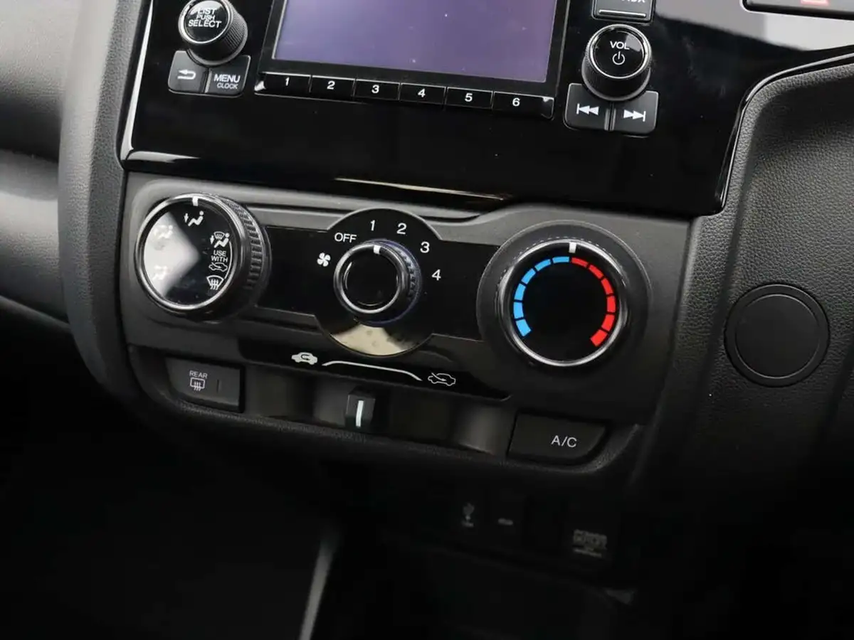 2019-honda-jazz-13-i-vtec-s-big-27