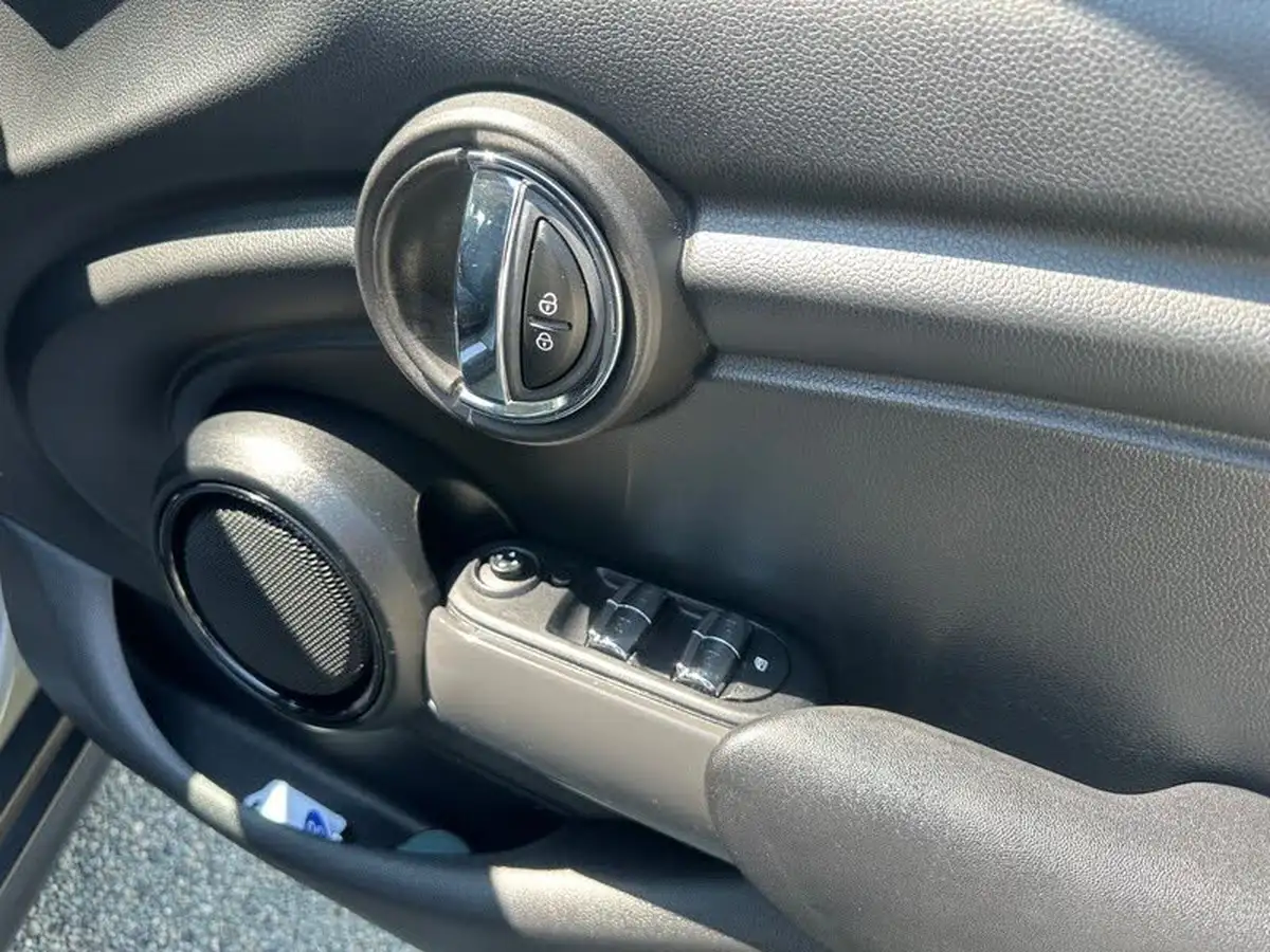 2015-mini-cooper-15-cooper-5d-big-31