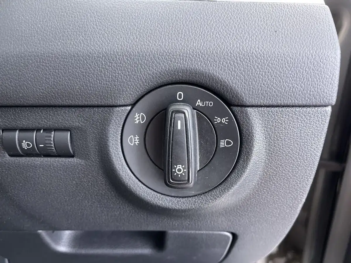 2015-skoda-octavia-20tdi-se-l-estate-big-48