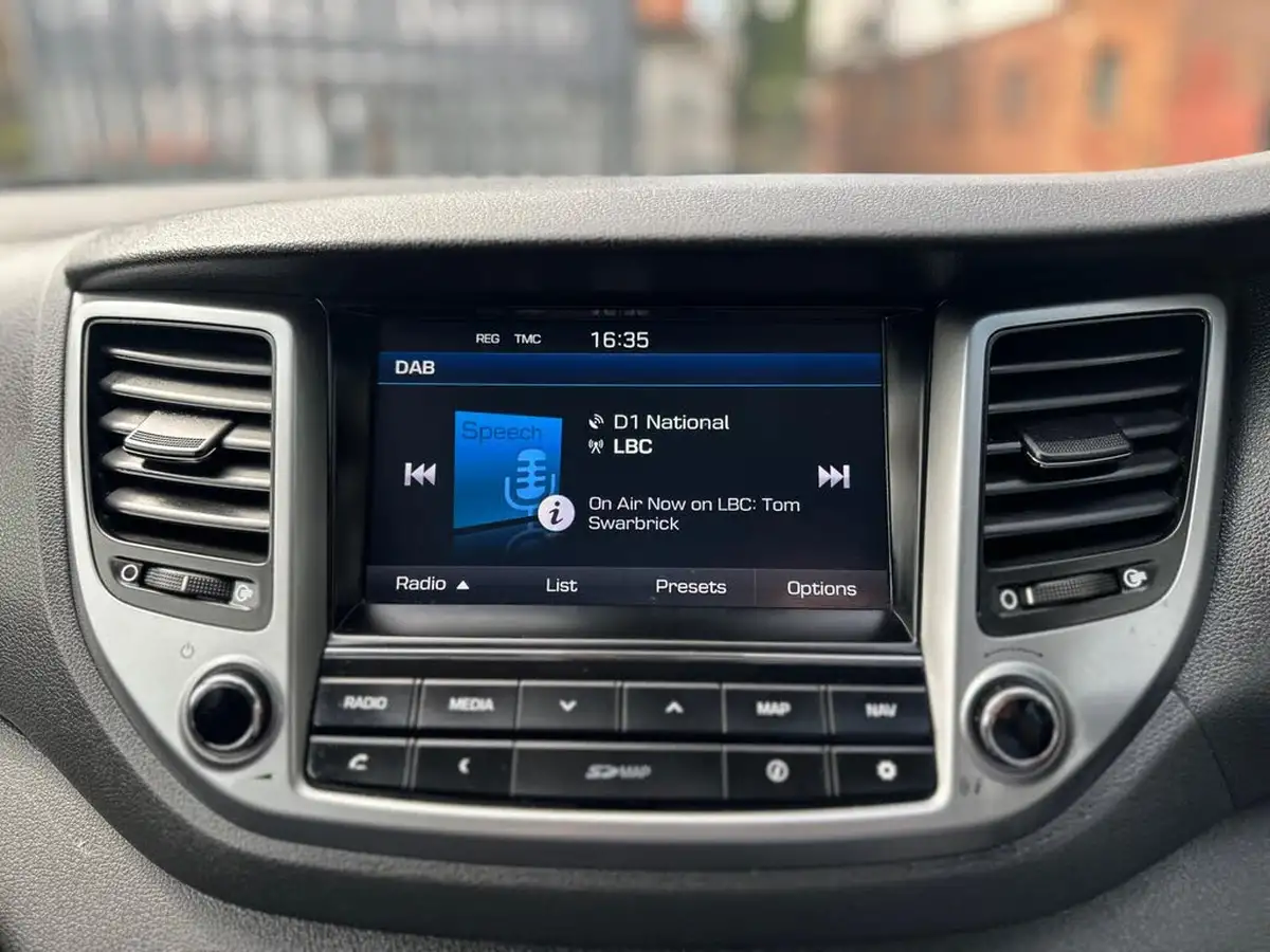 2017-hyundai-tucson-17crdi-blue-drive-se-nav-141ps-dct-big-21