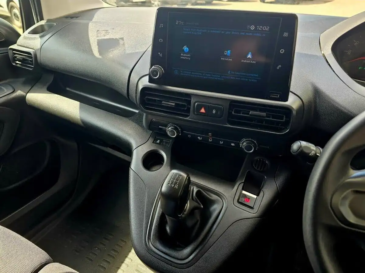 2019-peugeot-partner-15-bluehdi-1000-professional-100ps-eu6dt-panel-big-17