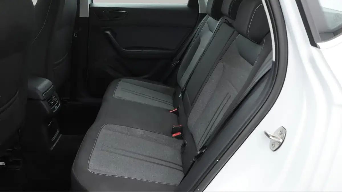 2022-seat-ateca-20tdi-se-technology-150ps-dsg-big-16