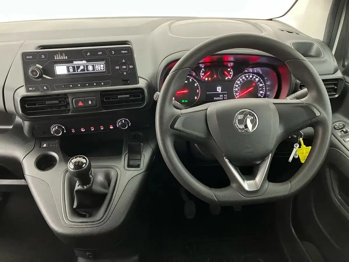 2021-vauxhall-combo-15cdti-edition-2300-100pseu6dt-l2h1-panel-big-16
