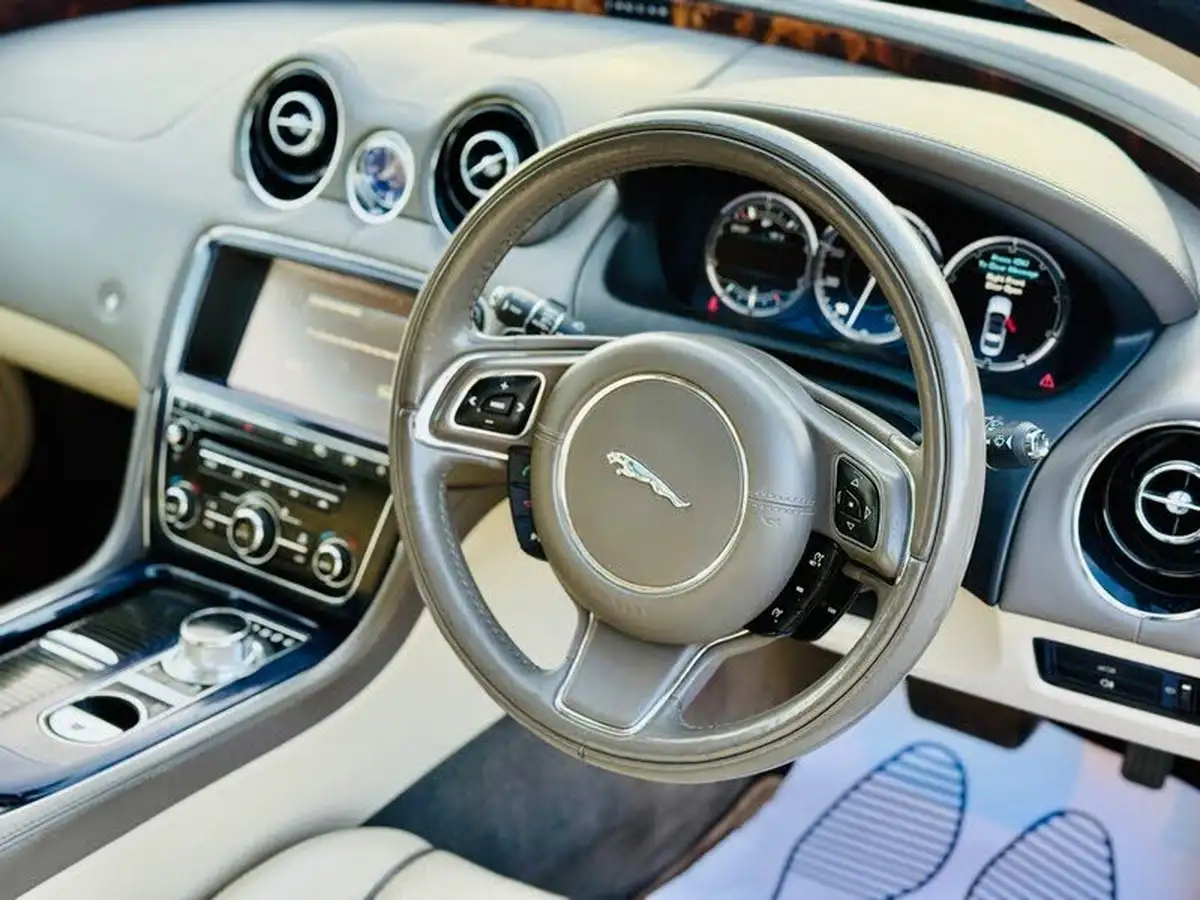 2010-jaguar-xj-series-30td-xj-portfolio-big-12