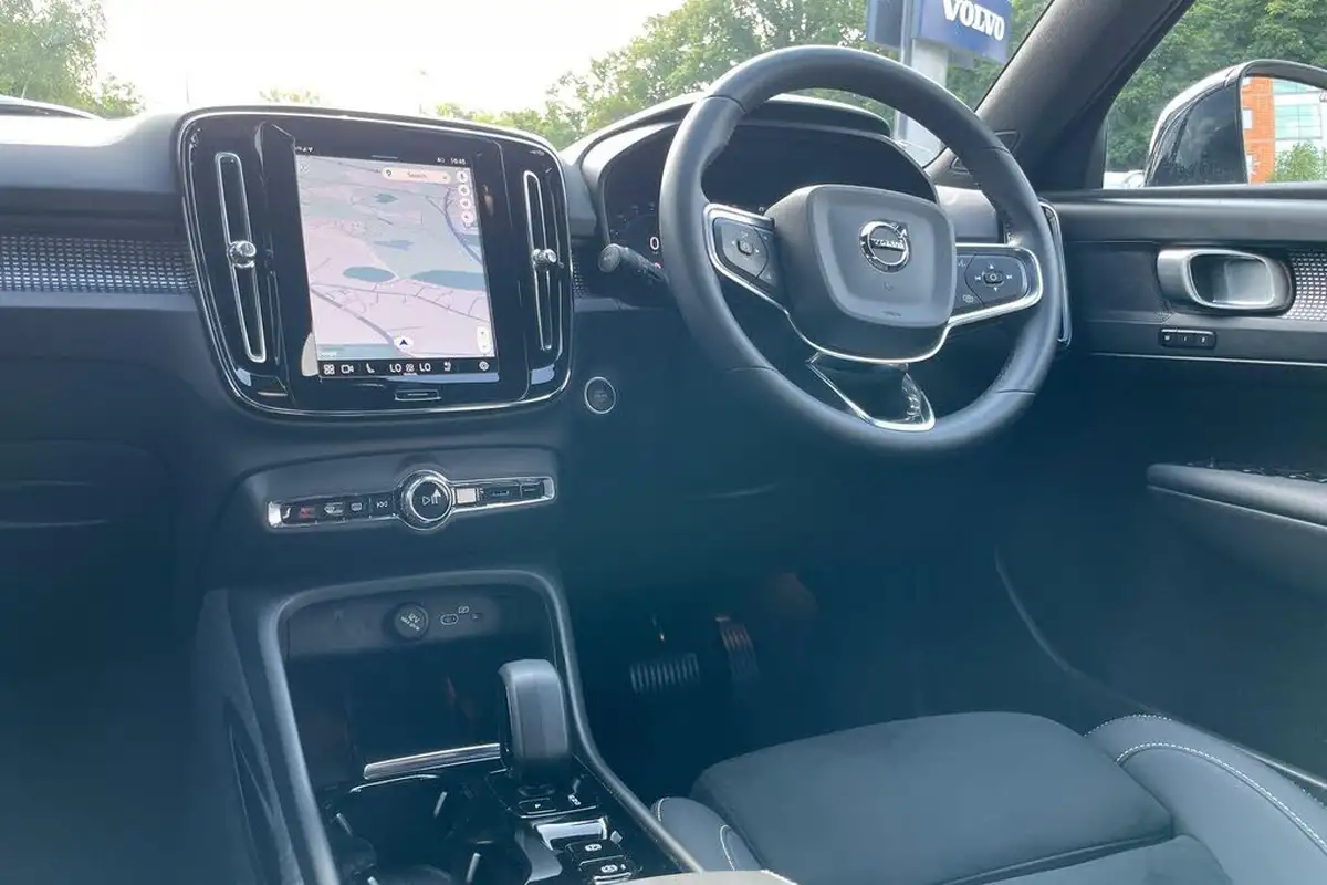 2024-volvo-xc40-20-b3-plus-big-33