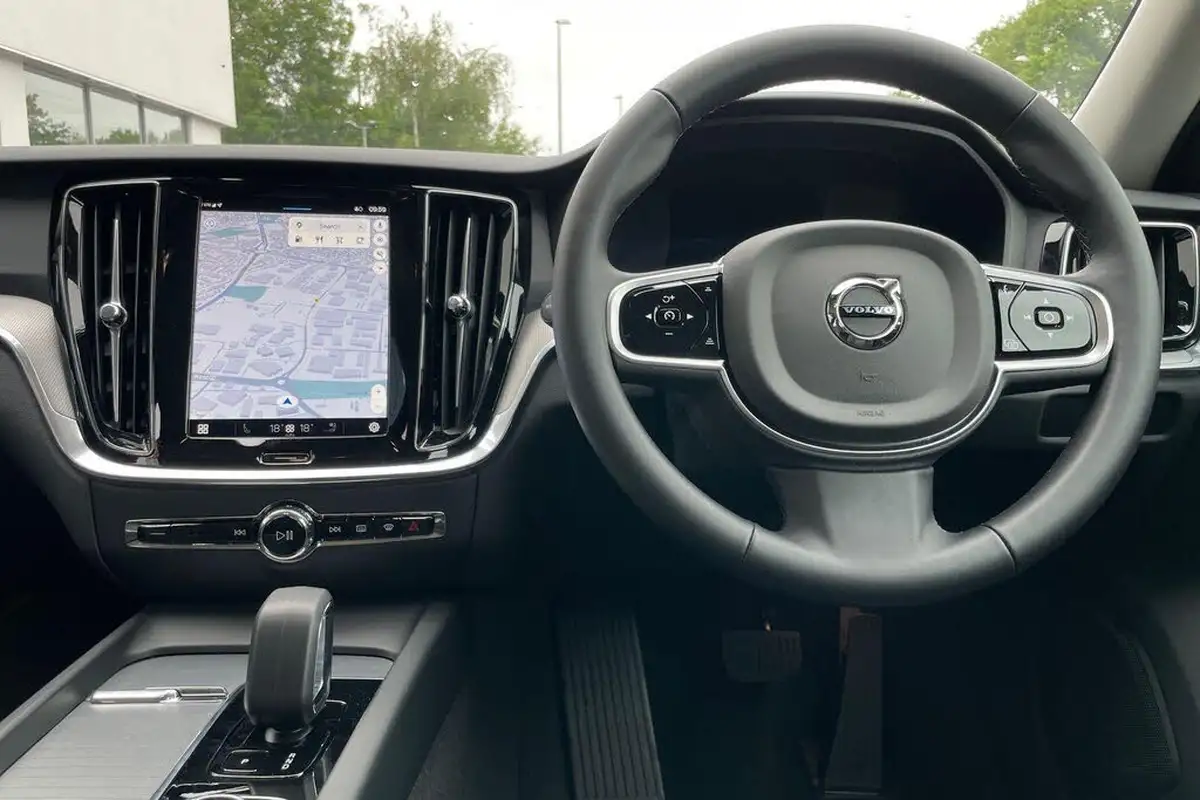 2025-volvo-v60-20-b4-plus-station-wagon-big-33