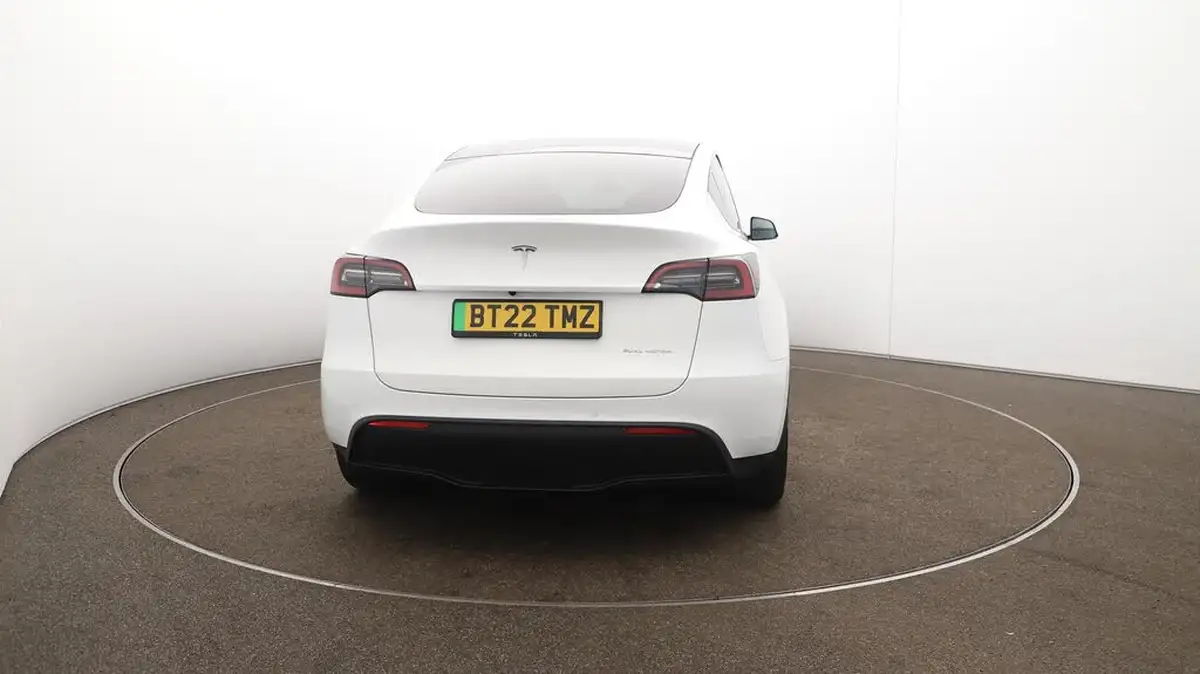 2022-tesla-model-y-e-long-range-big-59