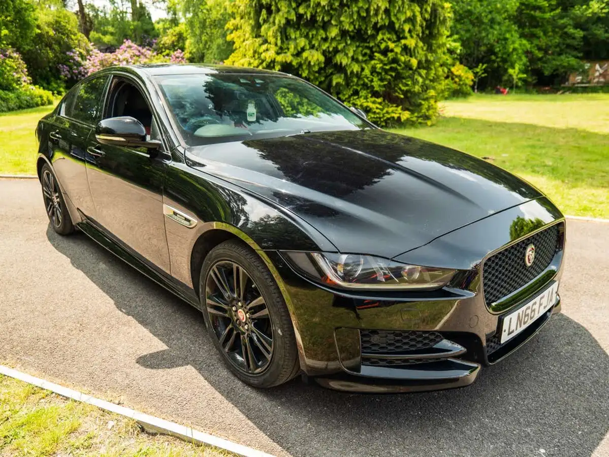 2016-jaguar-xe-20i-r-sport-240ps-big-18