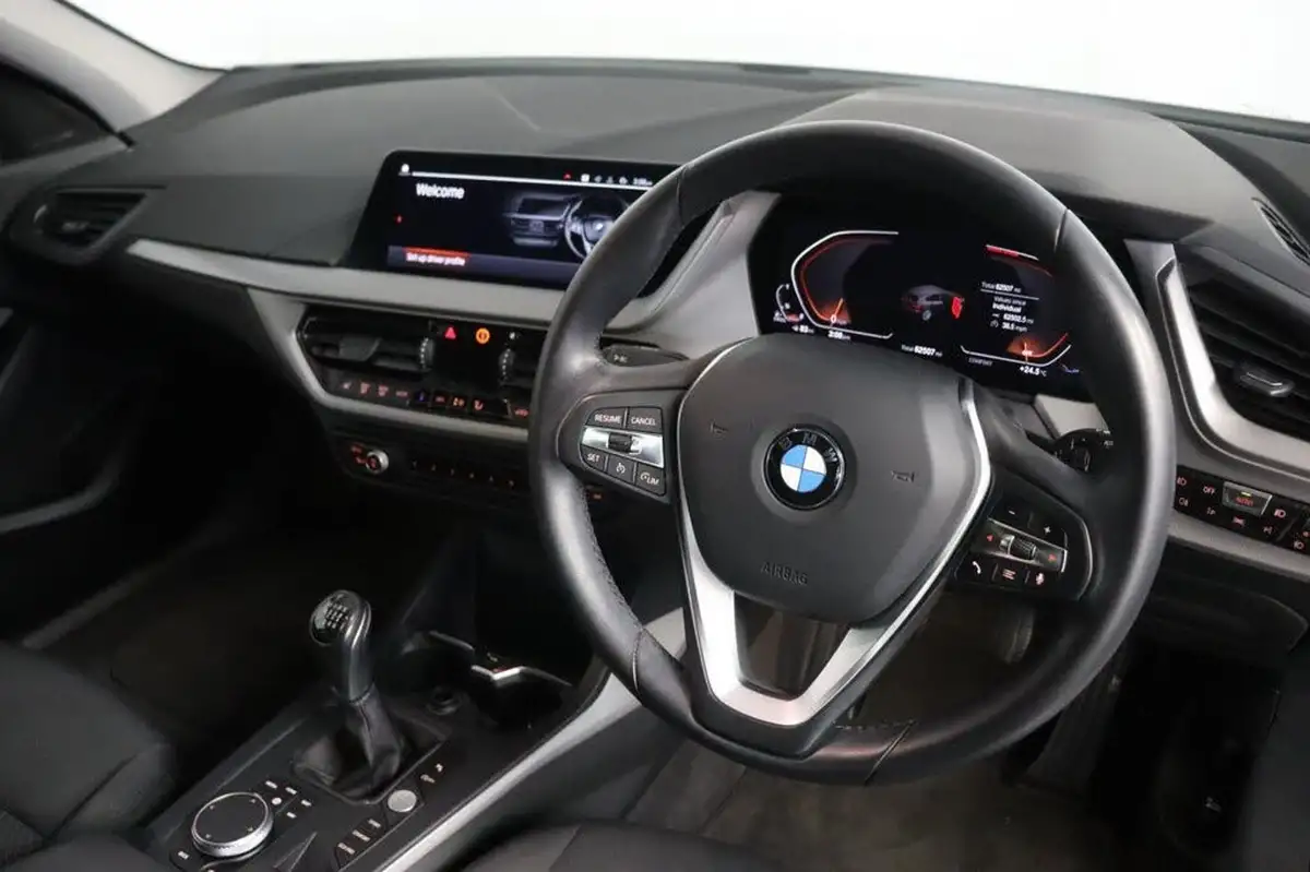 2021-bmw-1-series-20td-118d-se-lcp-big-22