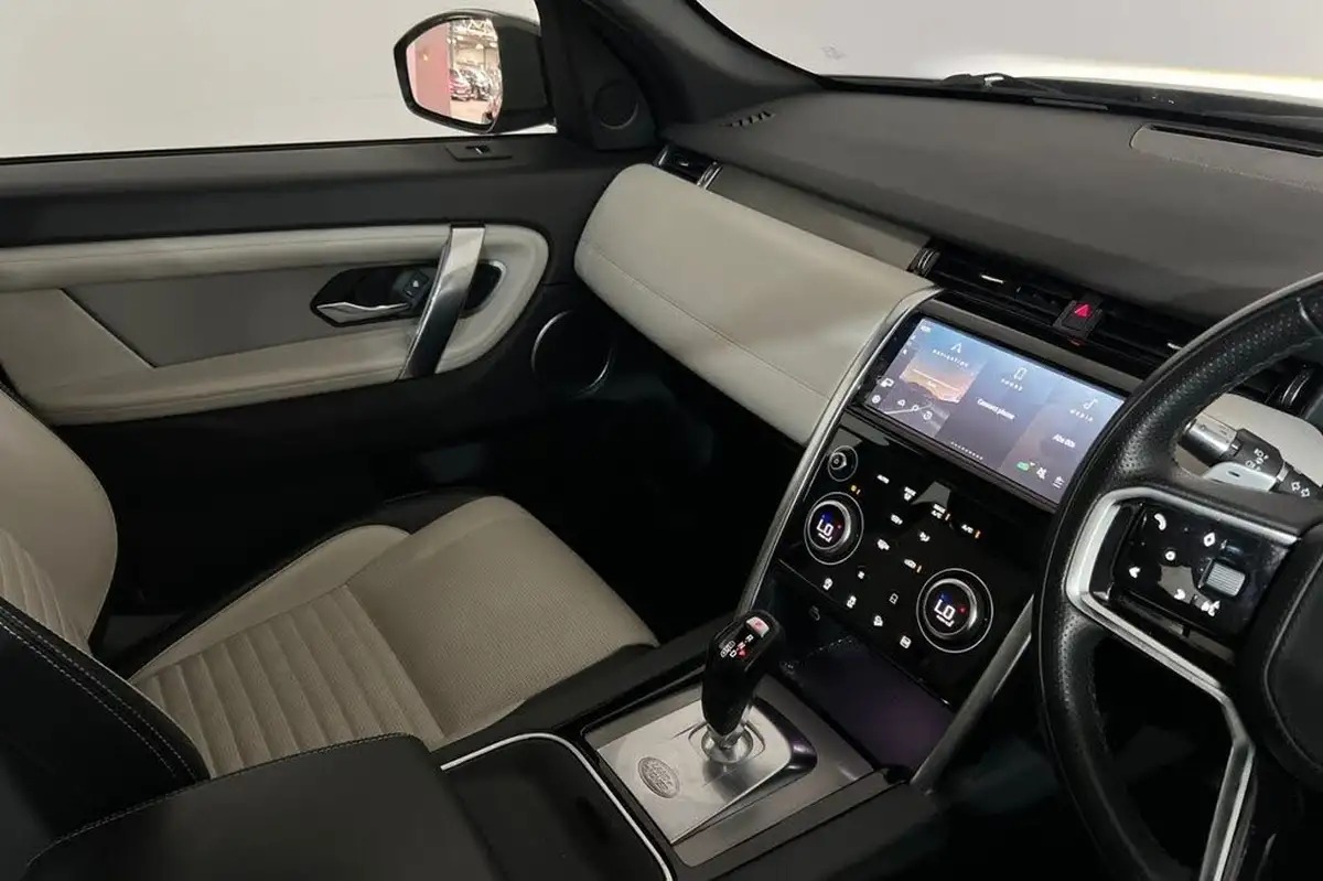 2021-land-rover-discovery-sport-15-p300e-r-dynamic-hse-big-20
