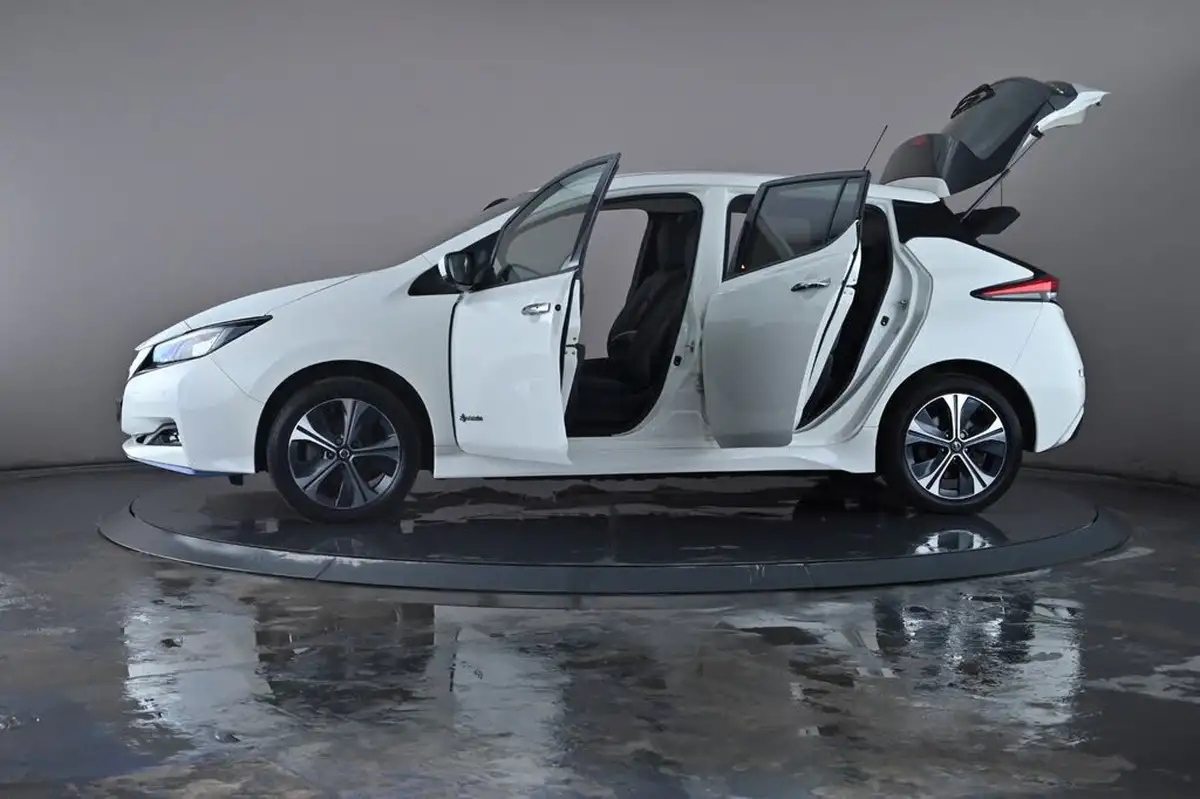 2020-nissan-leaf-e-e-tekna-big-46