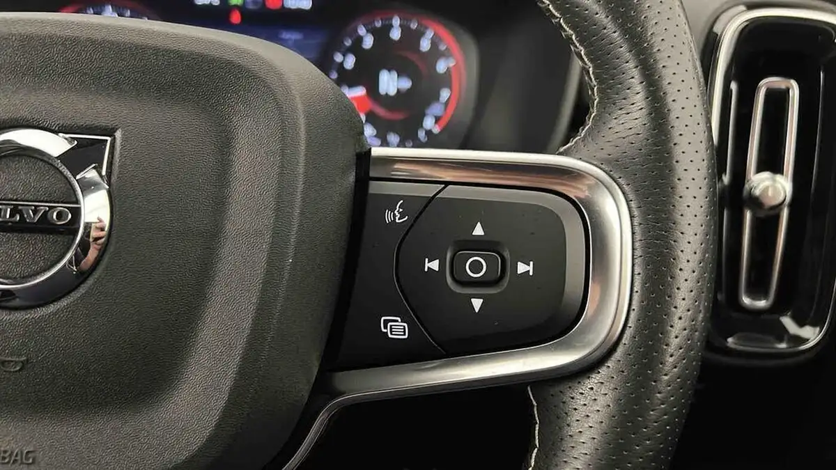 2021-volvo-xc40-15-t3-r-design-161bhp-big-18