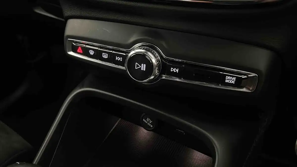 2021-volvo-xc40-15-t3-r-design-161bhp-big-42